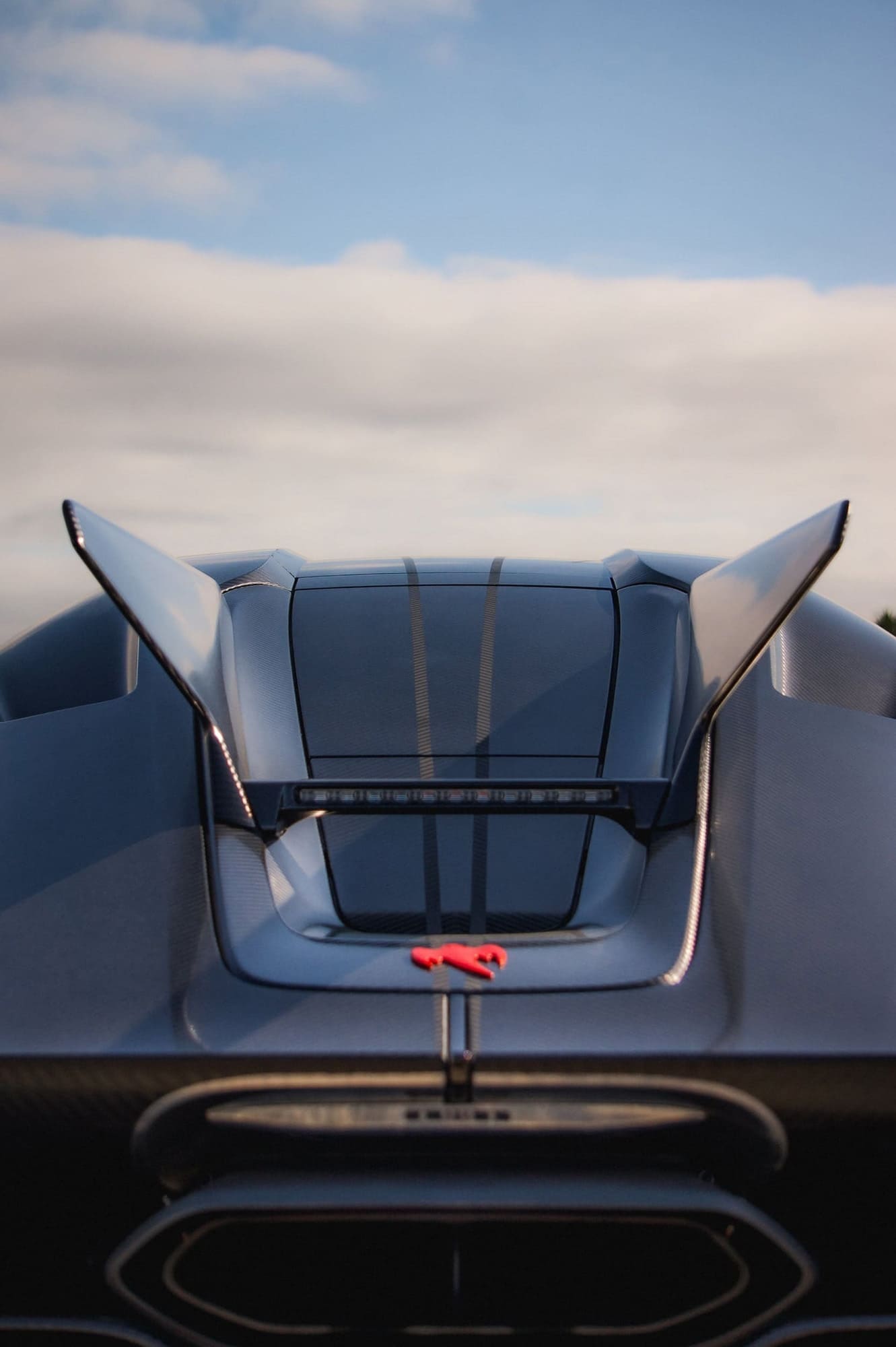 Black Koeningsegg car's back